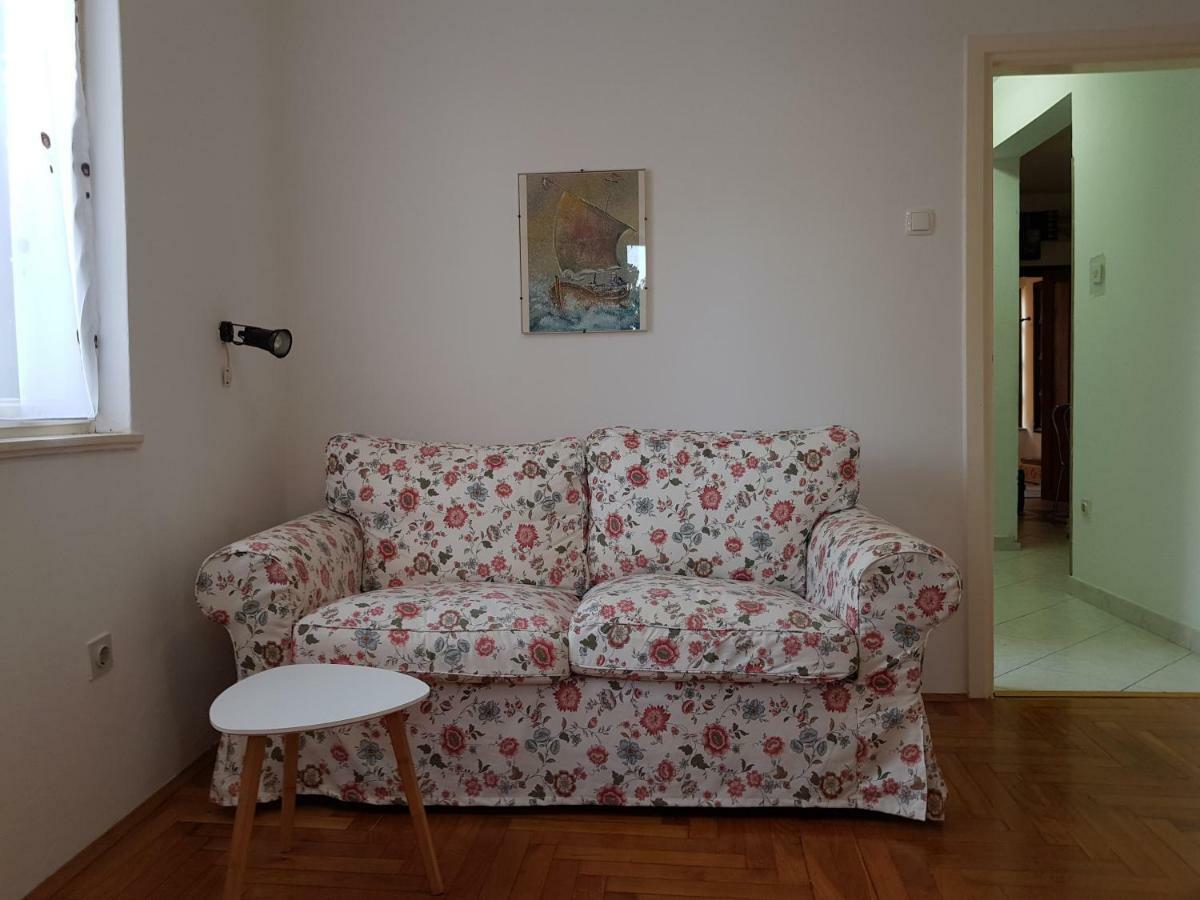 Mare Azzurro Apartments พูลา ภายนอก รูปภาพ