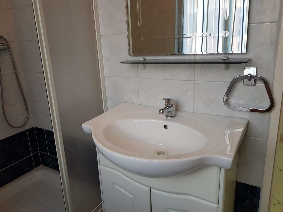 Mare Azzurro Apartments พูลา ภายนอก รูปภาพ