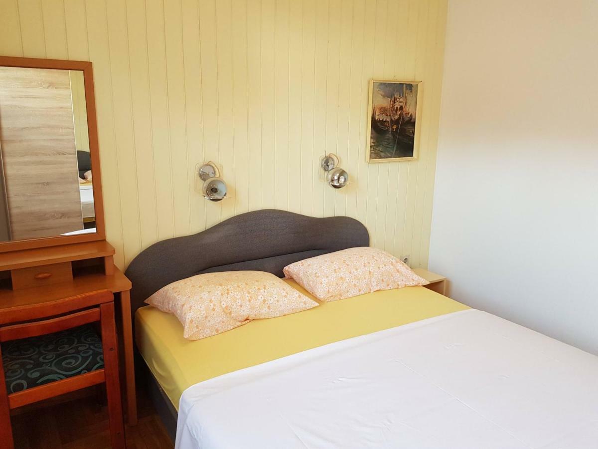 Mare Azzurro Apartments พูลา ภายนอก รูปภาพ